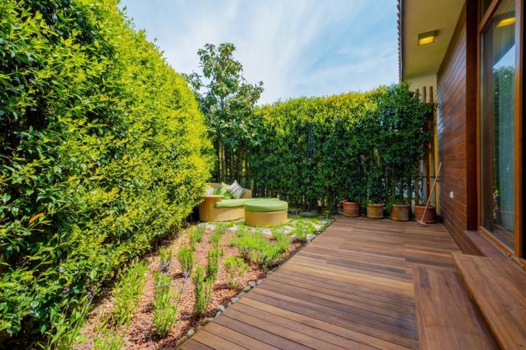 Comment bien entretenir sa terrasse au fil des saisons ?